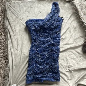 Beautiful sparkly one shouldered mini dress.